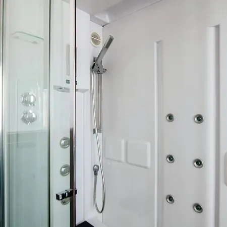 Lake View - Downtown * Como