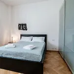 Lake View - Downtown Апартаменты *