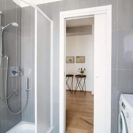 Lake View - Downtown * コモ