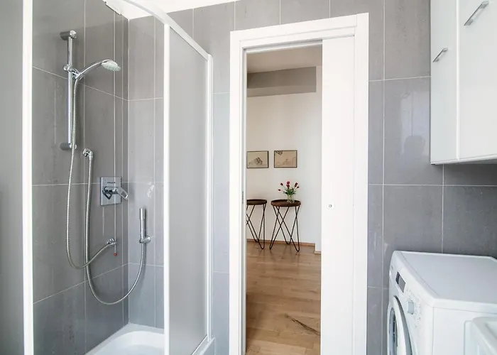 Lake View - Downtown * Como