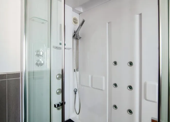 Lake View - Downtown * Como